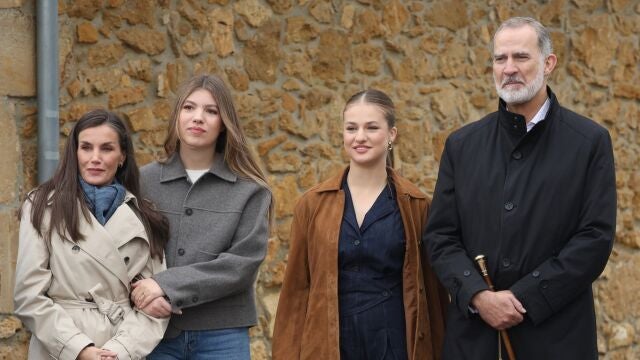 Los Reyes, la Princesa de Asturias y la Infanta Sof&iacute;a en una imagen de archivo