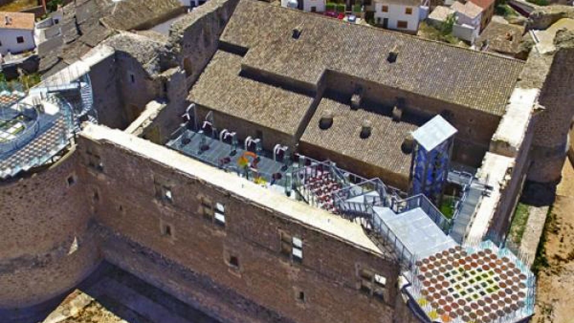 Así es el Castillo de Garcimuñoz, la fortaleza conquense que une gótico isabelino y arquitectura contemporánea