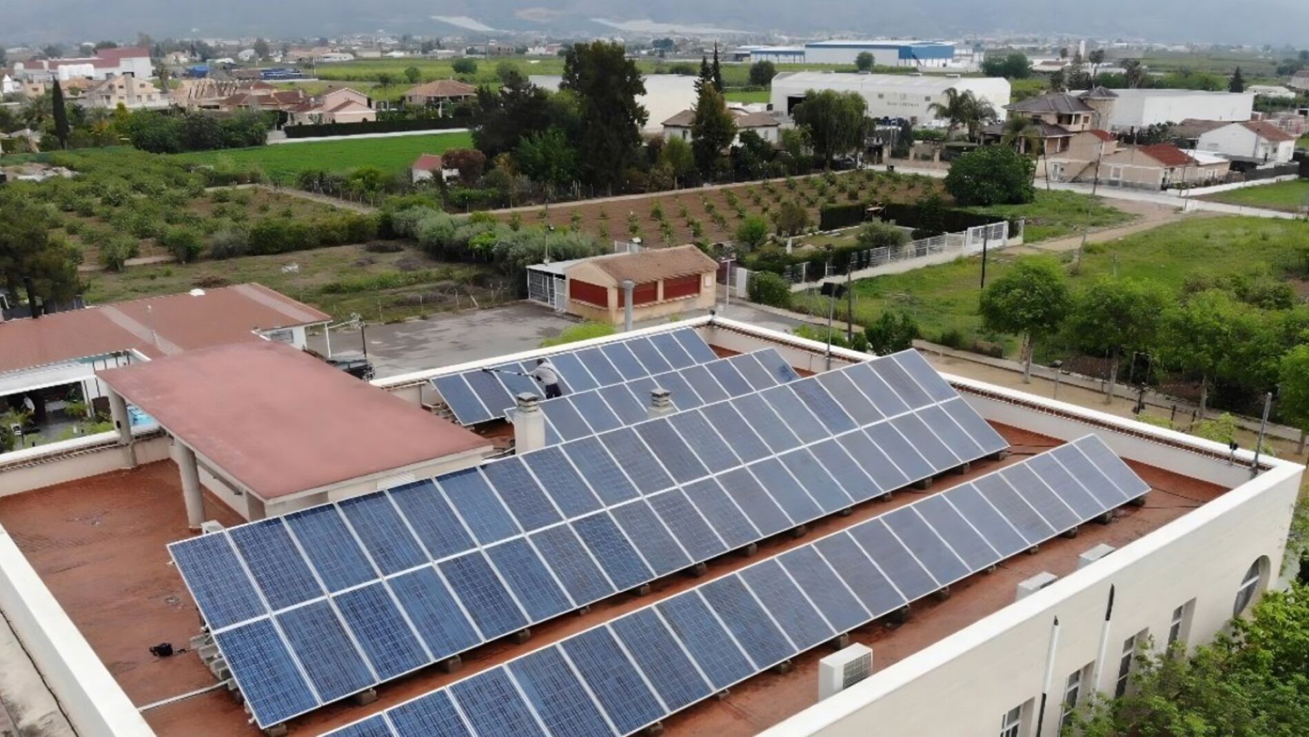 Es oficial: la Ley de Propiedad Horizontal permite instalar placas solares aunque solo un tercio de tus vecinos estén a favor