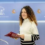La diputada de Sumar, Aina Vidal, durante una rueda de prensa, en el Congreso de los Diputados
