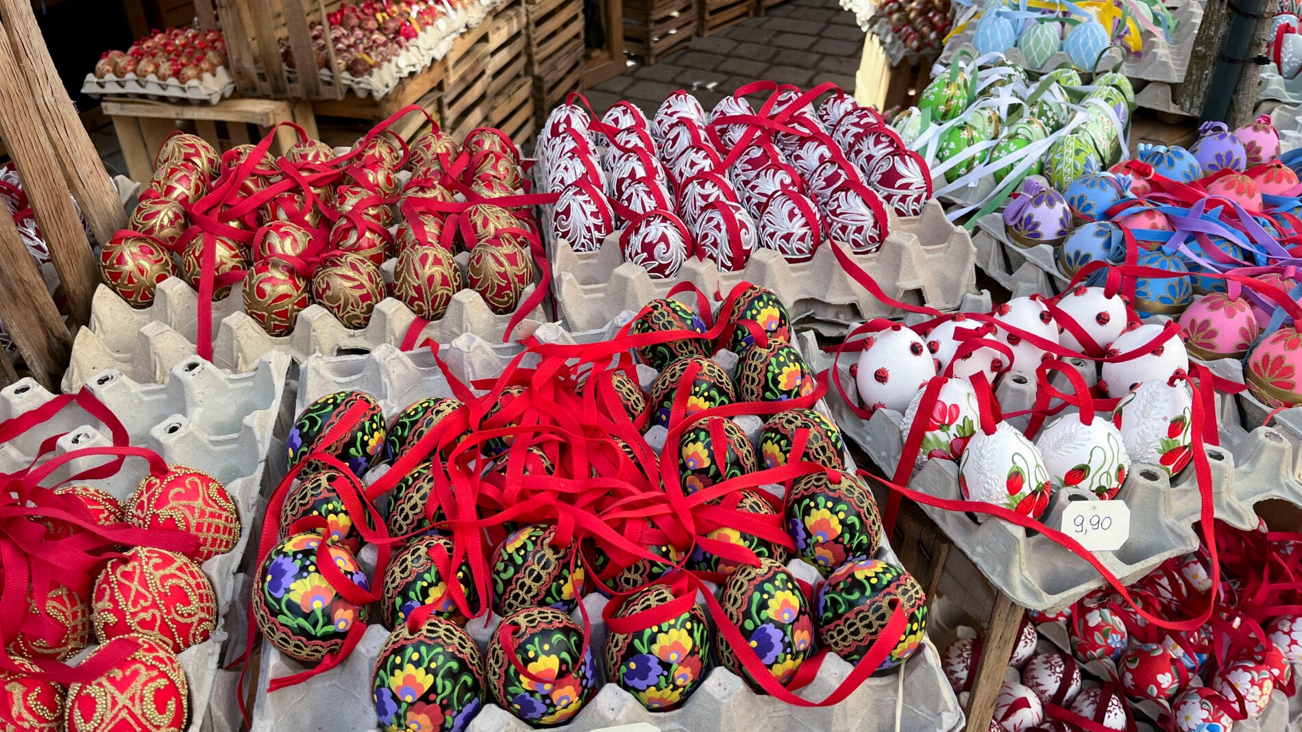 El truco definitivo para abrir un huevo de Pascua sin destrozarlo, según los expertos en chocolate