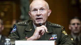 EEUU.- El exjefe del Estado Mayor del Ej&eacute;rcito de EEUU reclama "l&iacute;deres valientes y con car&aacute;cter" tras dejar el cargo