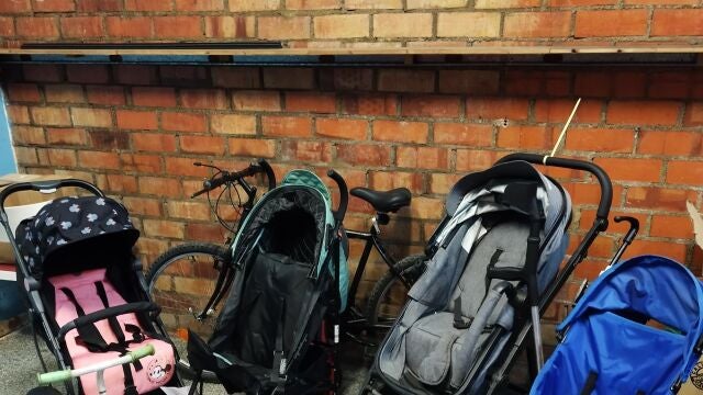 Bastones de ciego, neveras, televisiones y hasta un orinal de beb&eacute;: Metrovalencia recogi&oacute; 6.600 objetos perdidos en 2025