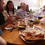 Zamora despide la Semana Santa con miles de platos del 'dos y pingada'