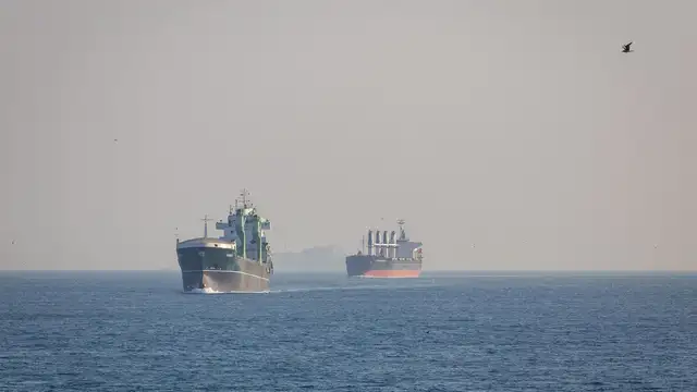 Irán.- Irán y Omán comienzan conversaciones preliminares para regular la navegación por el estrecho de Ormuz Irán.- Irán y Omán comienzan conversaciones preliminares para regular la navegación por el estrecho de Ormuz
