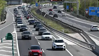 Operación Retorno de Semana Santa en Madrid MADRID, 05/04/2026.- Vista del tráfico en la A-3 a la altura de Rivas (Comunidad de Madrid) este domingo durante la Operación Retorno de Semana Santa. EFE/ Fernando Villar