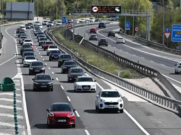 Operación Retorno de Semana Santa en Madrid MADRID, 05/04/2026.- Vista del tráfico en la A-3 a la altura de Rivas (Comunidad de Madrid) este domingo durante la Operación Retorno de Semana Santa. EFE/ Fernando Villar