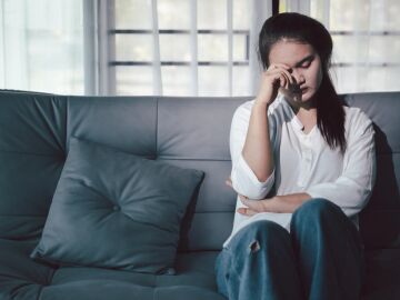 Imagen de archivo de una mujer en situaci&oacute;n de malestar emocional