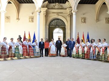 L&oacute;pez Miras recibe a las Reinas de la Huerta 2026 y destaca que ambas "representan esa Murcia que fue, es y ser&aacute;"