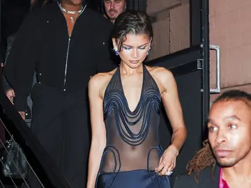 El otro look azul de Zendaya. El otro look azul de Zendaya.