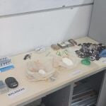 Alicante.- Sucesos.- La Polic&iacute;a desmantela un punto de venta de coca&iacute;na y hach&iacute;s en Alicante y detiene a dos personas