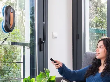 Pulveriza, limpia y seca en una sola pasada para que te olvides de la limpieza de los cristales Conga Windroid W10