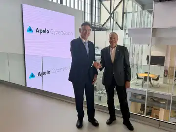 Imagen del consejero delegado de Apolo Cybersecurity, Carles Flamerich, y el presidente ejecutivo del CZFB, Pere Navarro. Imagen del consejero delegado de Apolo Cybersecurity, Carles Flamerich, y el presidente ejecutivo del CZFB, Pere Navarro.