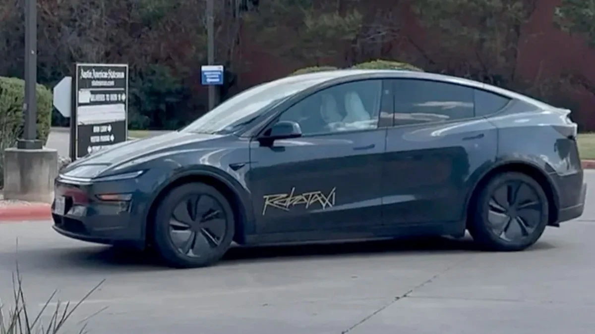 ¿Autonomía real o coches teledirigidos? Tesla admite que usa humanos para conducir sus robotaxis a distancia