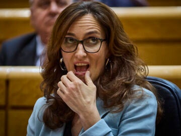 Pleno del Senado. Comparecen por parte del gobierno, el vicepresidente primero y ministro de Econom&iacute;a, Carlos Cuerpo, el ministro del Interior, Fernando Grande-Marlaska, el ministro de Asuntos Exteriores, Uni&oacute;n Europea y Cooperaci&oacute;n, Jos&eacute; Manuel Albares, la ministra de Sanidad, M&oacute;nica Garc&iacute;a, y el ministro de Cultura, Ernest Urtasun. &copy; Alberto R. Rold&aacute;n / Diario La Raz&oacute;n. 07 04 2026