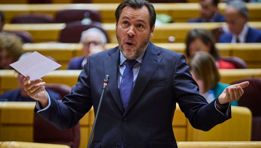 Pleno del Senado. Comparecen por parte del gobierno, el Ministro de transportes Óscar Puente © Alberto R. Rold