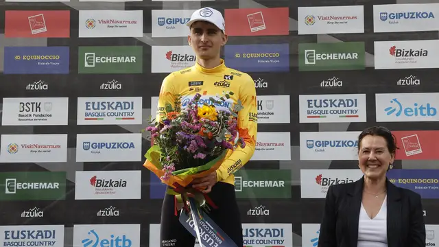 Paul Seixas vence en la segunda etapa de la Itzulia 2026 PAMPLONA, 07/04/2026.- El ciclista del Decathlon CMA CGM Team, Paul Seixas, se ha proclamado vencedor de la segunda etapa de la Vuelta Ciclista al País Vasco-Itzulia, que se ha disputado este martes con salida en Pamplona y meta en las Cuevas de Mendukilo. EFE/ Villar López