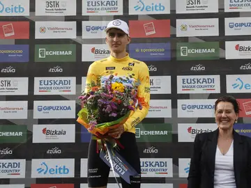 Paul Seixas vence en la segunda etapa de la Itzulia 2026 PAMPLONA, 07/04/2026.- El ciclista del Decathlon CMA CGM Team, Paul Seixas, se ha proclamado vencedor de la segunda etapa de la Vuelta Ciclista al País Vasco-Itzulia, que se ha disputado este martes con salida en Pamplona y meta en las Cuevas de Mendukilo. EFE/ Villar López
