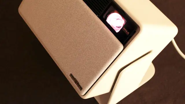 Es un proyector con soporte giratorio, resulta muy cómodo de utilizar XGIMI Horizon S MAX