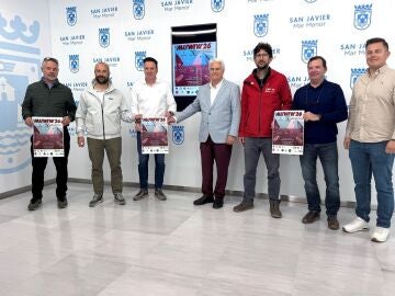 San Javier acoge el Campeonato Regional de Windsurfer, la clase monotipo inspirada en las tablas de los 70 y 80