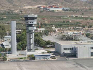 Econom&iacute;a.- USCA y CCOO convocan huelga indefinida para los controladores a&eacute;reos de Saerco en 14 aeropuertos