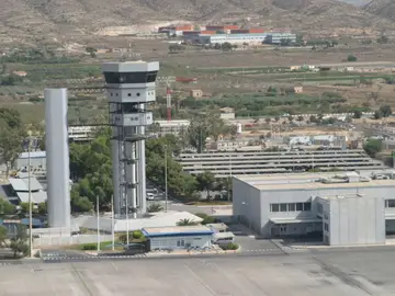 Economía.- USCA y CCOO convocan huelga indefinida para los controladores aéreos de Saerco en 14 aeropuertos Economía.- USCA y CCOO convocan huelga indefinida para los controladores aéreos de Saerco en 14 aeropuertos
