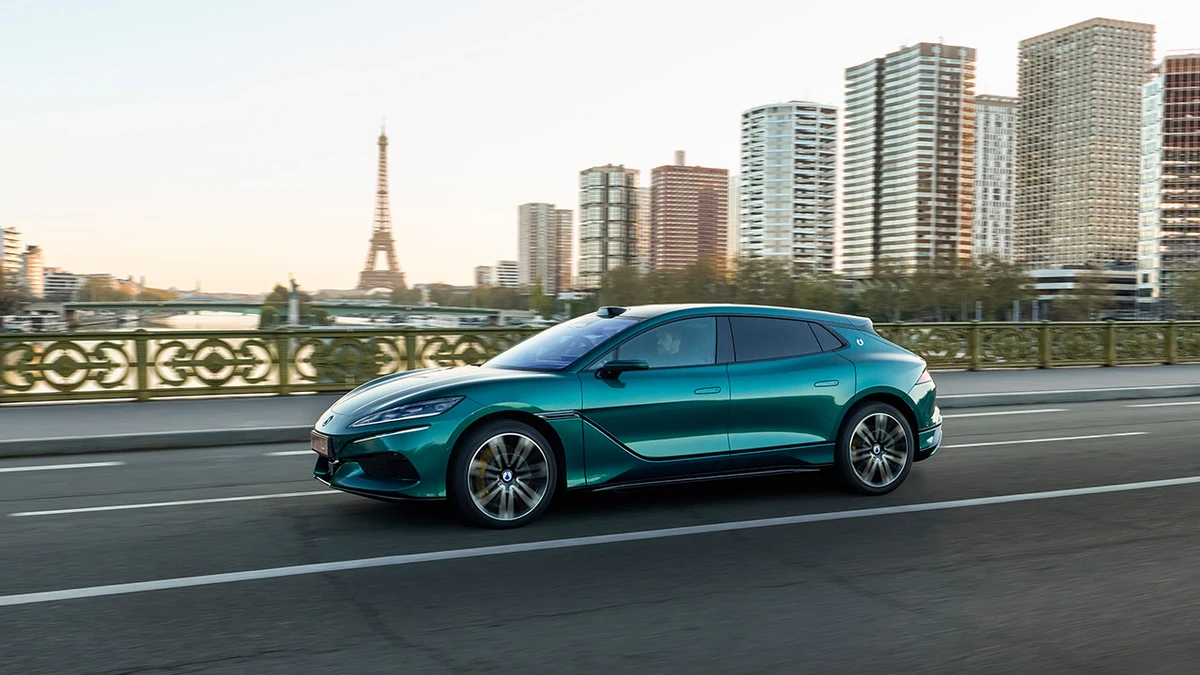 BYD desata su artillería pesada en Europa: el nuevo Denza Z9GT es un 'shooting brake' de 100.000 euros que se carga en 9 minutos