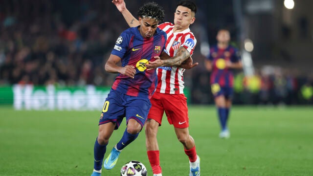 Lamine Yamal of FC Barcelona and Thiago Almada of Atletico de Madrid in action during the UEFA Champions League 2025/26 Quarter-finals First Leg, football match played between FC Barcelona and Atletico de Madrid at Spotify Camp Nou stadium on April 08, 2026 in Barcelona, Spain. AFP7 08/04/2026 ONLY FOR USE IN SPAIN