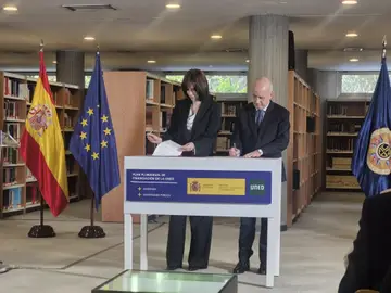 Ciencia y UNED firman el Plan Plurianual 2026-2029 para sumar a 20.000 alumnos más con un refuerzo de 90 millones La ministra de Ciencia, Innovación y Universidades, Diana Morant, y el rector de la Universidad Nacional de Educación a Distancia (UNED), Ricardo Mairal. EUROPA PRESS 08/04/2026