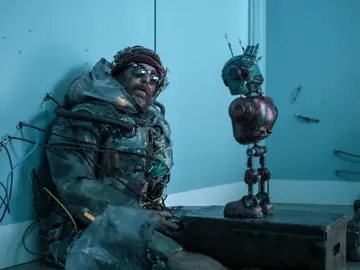 Un fotograma de "Buena suerte, pásalo bien, no te mueras" Un fotograma de "Buena suerte, pásalo bien, no te mueras"