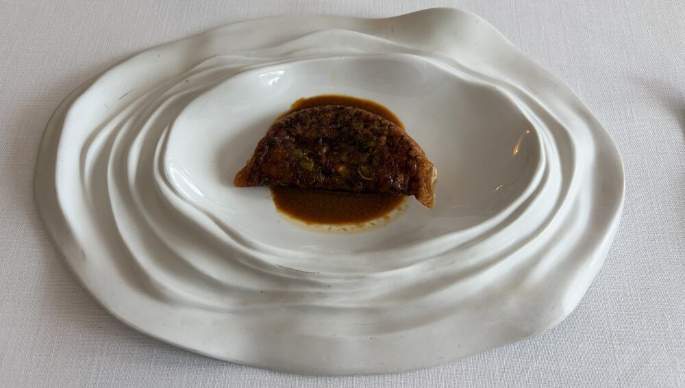 Socarrat de careta de cerdo con carabineros y salsa brava