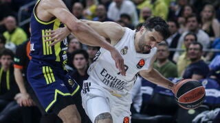 Campazzo recibe una falta de Baldwin IV
