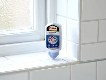 La silicona blanca antimoho de Pattex que arregla las juntas y hace que el baño se vea mucho más nuevo Pattex Baño Sano RE-NEW