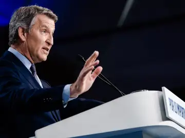 Feijóo se desmarca de Trump y acusa a Sánchez de traicionar a la UE por sus alianzas tecnológicas con China Feijóo se desmarca de Trump y acusa a Sánchez de traicionar a la UE por sus alianzas tecnológicas con China