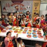 La mona es una de las recetas que han aprendido los ni&ntilde;os en la escuela Cocinando Sonrisas