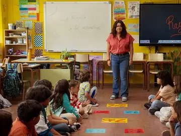 Vuelve la comedia a La 1: así es "Barrio Esperanza", el homenaje de RTVE a los maestros Vuelve la comedia a La 1: así es "Barrio Esperanza", el homenaje de RTVE a los maestros