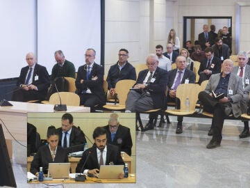 Los acusados del "caso Kitchen" junto a los abogados del Estado.