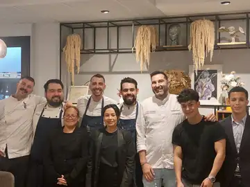 David López con parte del equipo de Local de Ensayo David López con parte del equipo de Local de Ensayo