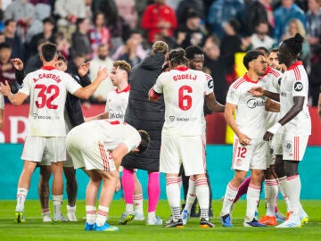 Players of Sevilla FC celebrate the victory during the Spanish league, LaLiga EA Sports, football match played between Sevilla FC and Atletico de Madrid at Ramon Sanchez-Pizjuan stadium on April 11, 2026, in Sevilla, Spain. AFP7 11/04/2026 ONLY FOR USE IN SPAIN