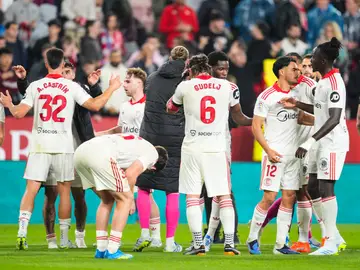 Sevilla FC v Atletico de Madrid - LaLiga EA Sports Players of Sevilla FC celebrate the victory during the Spanish league, LaLiga EA Sports, football match played between Sevilla FC and Atletico de Madrid at Ramon Sanchez-Pizjuan stadium on April 11, 2026, in Sevilla, Spain. AFP7 11/04/2026 ONLY FOR USE IN SPAIN