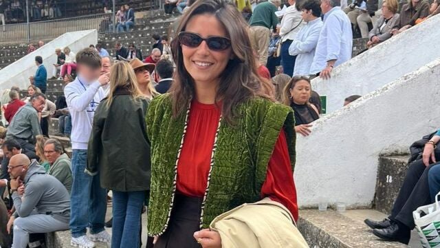 Primeras im&aacute;genes de Tana Rivera en la plaza, viendo a Roca Rey, tras confirmarse su relaci&oacute;n