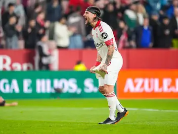 Sevilla FC v Atletico de Madrid - LaLiga EA Sports Nemanja Gudelj of Sevilla FC celebrate the victory during the Spanish league, LaLiga EA Sports, football match played between Sevilla FC and Atletico de Madrid at Ramon Sanchez-Pizjuan stadium on April 11, 2026, in Sevilla, Spain. AFP7 11/04/2026 ONLY FOR USE IN SPAIN
