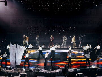Goyang (Korea, Republic Of), 11/04/2026.- A handout photo made available by BigHit Music, shows South Korean K-pop group BTS performing on the second day of their three-night concert series at Goyang Stadium, northwest of Seoul, South Korea, 11 April 2026, as part of their 'Arirang' world tour. (Corea del Sur, Se&uacute;l) EFE/EPA/BigHit Music HANDOUT SOUTH KOREA OUTHANDOUT EDITORIAL USE ONLY/NO SALES 