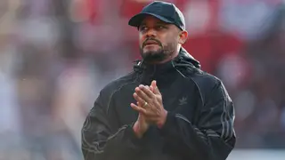 Bundesliga - FC St. Pauli vs Bayern Munich HAMBURG (Germany), 11/04/2026.- Bayern Munich's head coach Vincent Kompany looks on during the German Bundesliga soccer match between FC St. Pauli and Bayern Munich in Hamburg, Germany, 11 April 2026. (Alemania, Hamburgo) EFE/EPA/SELIM SUDHEIMER