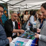 El president de la Generalitat, Juanfran P&eacute;rez Llorca, asiste en Val&egrave;ncia a la celebraci&oacute;n del D&iacute;a Internacional del Pueblo Gitano. En la imagen P&eacute;rez Llorca (dcha), junto a la vicepresidenta Susana Camarero