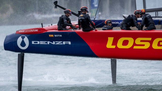 El equipo espa&ntilde;ol de SailGP, Los Gallos, durante la temporada de 2026