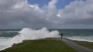 El litoral de toda Galicia estará en alerta naranja desde esta tarde por olas de hasta 6 metros El litoral de toda Galicia estará en alerta naranja desde esta tarde por olas de hasta 6 metros