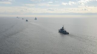 Ir&aacute;n.- Ir&aacute;n advierte de que cualquier intento de cruzar Ormuz con un buque militar se topar&aacute; con una "dura resistencia"