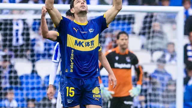 Real Sociedad - Alavés SAN SEBASTIÁN, 11/04/2026.- El jugador de Alavés Lucas Boyé celebra su gol contra la Real Sociedad, durante el partido de LaLiga EA Sports disputado este sábado en el Estadio de Anoeta. EFE/ Javi Colmenero