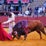 El compromiso de Rafa Serna le vale una oreja en la tercera de abono en Sevilla